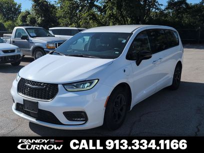 Used 2024 Chrysler Pacifica Limited