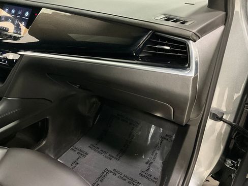 Used 2025 Cadillac XT6 Premium Luxury w/ Platinum Package AWD/4WD image 15