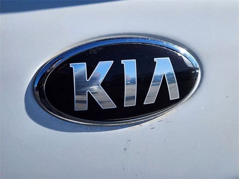 Used 2018 Kia Soul + image 11