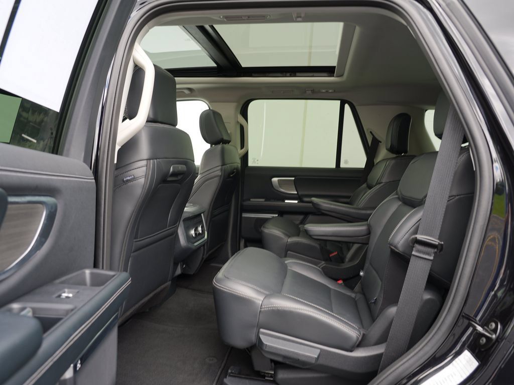 Used 2025 Ford Expedition Platinum AWD/4WD image 18