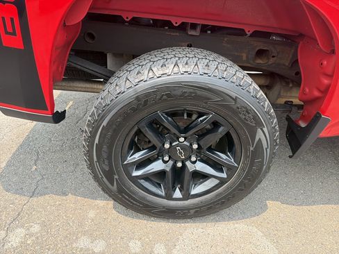 Used 2019 Chevrolet Silverado 1500 Custom Trail Boss AWD/4WD image 32