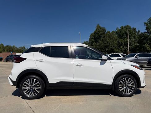 Used 2024 Nissan Kicks SV FWD image 6