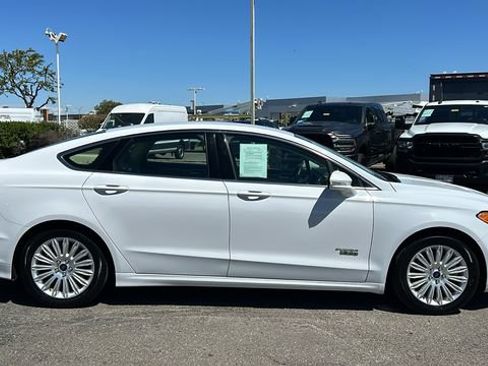 Used 2016 Ford Fusion Energi SE FWD image 2