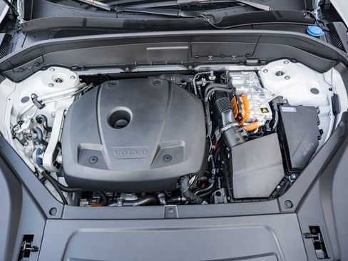 Used 2025 Volvo XC90 T8 Plus w/ Protection Package Premier image 17