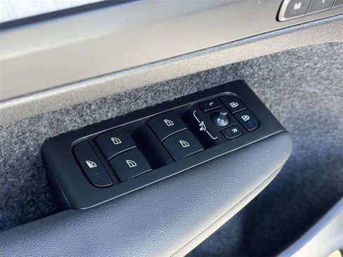 Certified 2025 Volvo XC40 B5 Plus image 15