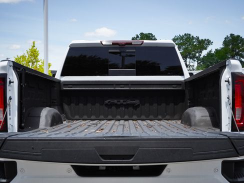 Used 2022 GMC Sierra 2500 AT4 w/ AT4 Premium Plus Package AWD/4WD image 29