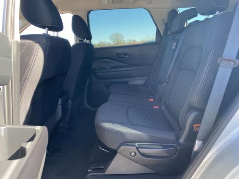 Used 2025 Nissan Pathfinder SV image 25