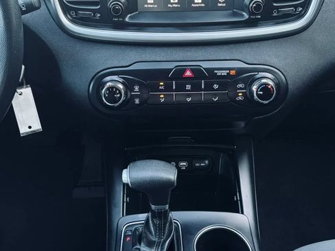 Used 2020 Kia Sorento LX FWD image 18