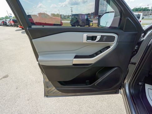 Used 2022 Ford Explorer XLT w/ Equipment Group 202A image 17