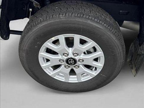 Certified 2024 Toyota Tacoma SR5 AWD/4WD image 9