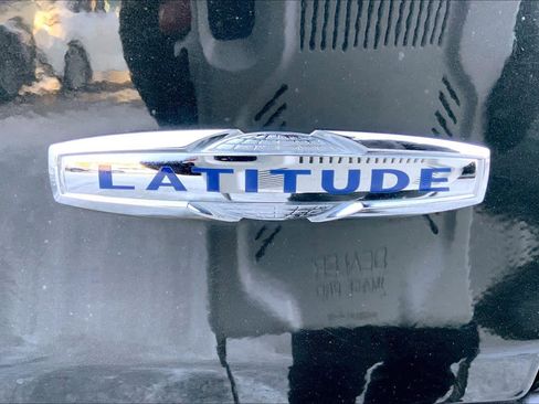 Used 2016 Jeep Cherokee Latitude w/ Cold Weather Group image 9