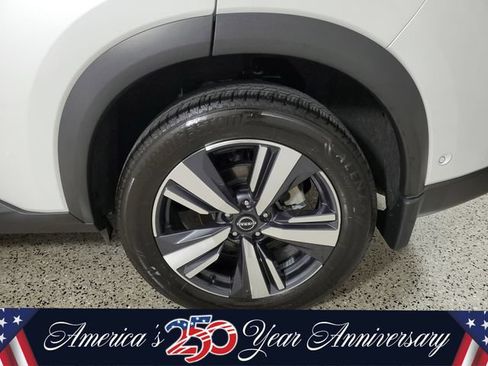 Used 2024 Nissan Rogue SL FWD image 9