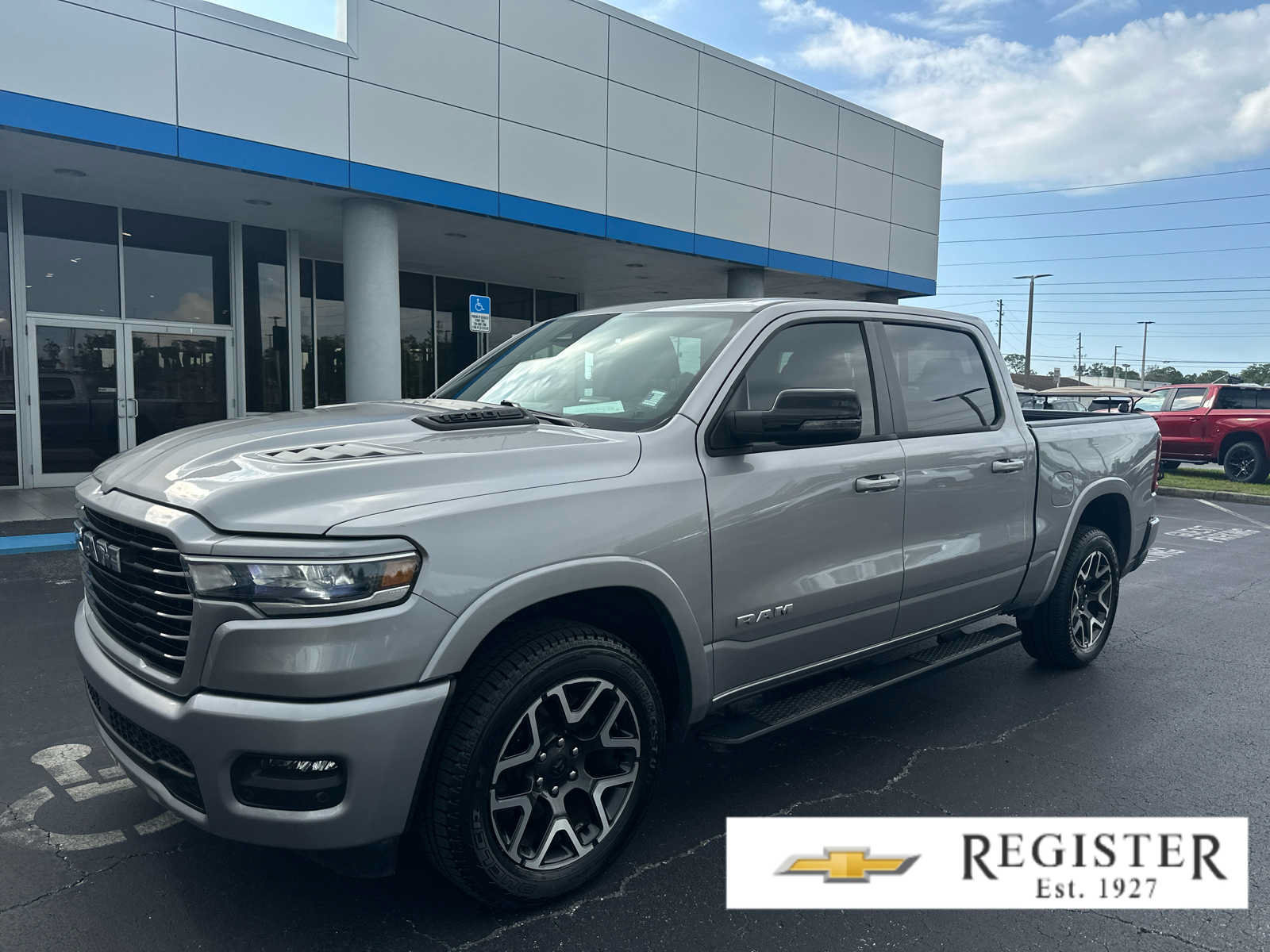 Used 2025 RAM 1500 Laramie w/ Advanced Safety Group II AWD/4WD image 1