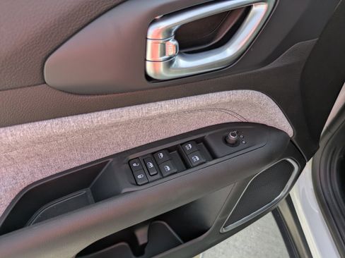 New 2026 Jeep Compass Latitude image 11