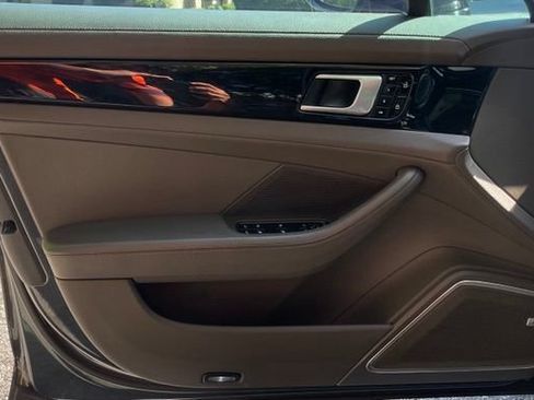 Used 2021 Porsche Panamera RWD image 13