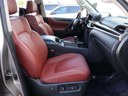 Used 2019 Lexus LX 570 4WD w/ Luxury Package image 35