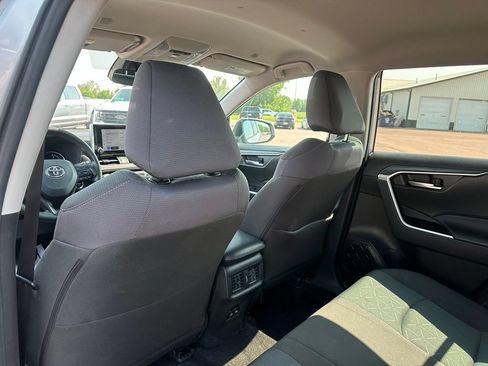 Used 2025 Toyota RAV4 XLE AWD/4WD image 22