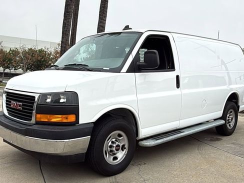 Used 2023 GMC Savana 2500 w/ Driver Convenience Package image 7