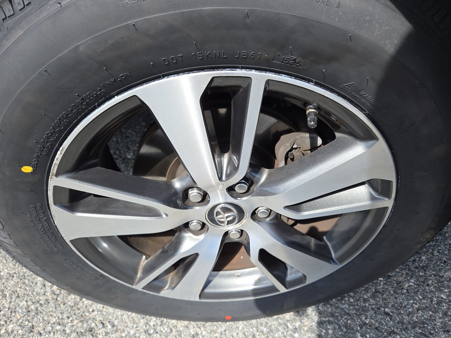 Used 2018 Toyota RAV4 XLE w/ Plus Extra Value Package FWD image 9