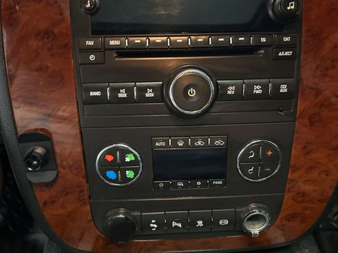 Used 2011 Chevrolet Silverado 2500 LTZ AWD/4WD image 15