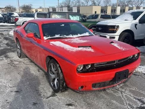 Used 2016 Dodge Challenger SXT Plus image 3
