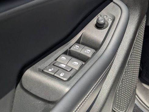Used 2025 Jeep Grand Cherokee Laredo X w/ Luxury Tech Group I RWD image 16