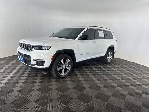 Used 2025 Jeep Grand Cherokee L Limited w/ Luxury Tech Group II AWD/4WD image 3