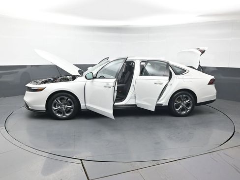Certified 2023 Honda Accord EX image 43