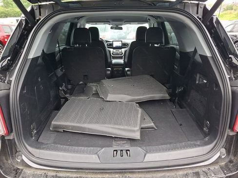Used 2022 Ford Explorer XLT w/ Equipment Group 202A AWD/4WD image 29