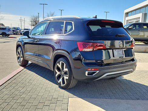 Certified 2022 Volkswagen Taos SEL w/ Panoramic Sunroof Package image 2