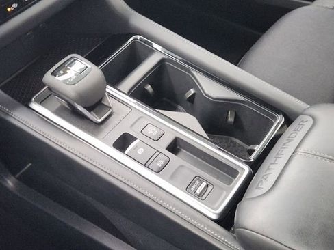 Certified 2025 Nissan Pathfinder SV w/ SV Premium Package image 18