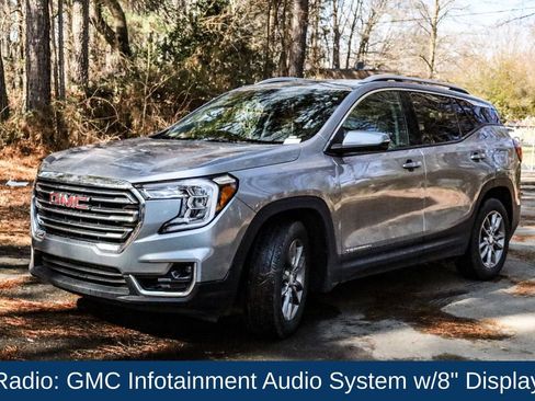 Used 2024 GMC Terrain SLT image 3