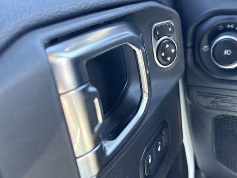 Used 2025 Jeep Wrangler Sahara w/ Technology Group image 32