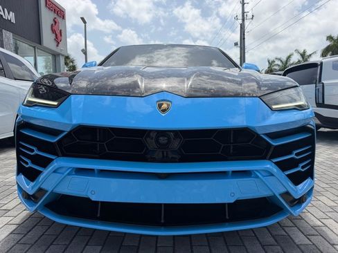 Used 2022 Lamborghini Urus AWD/4WD image 2