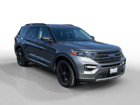 Certified 2023 Ford Explorer XLT w/ Equipment Group 202A RWD image 7