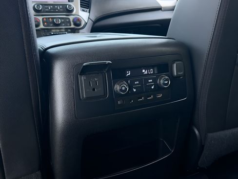 Used 2018 Chevrolet Suburban Premier AWD/4WD image 21