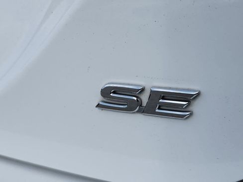 Used 2021 Toyota Camry SE FWD image 11