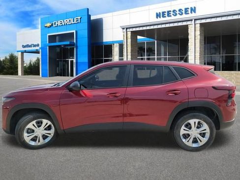 Used 2025 Chevrolet Trax LS w/ Driver Confidence Package FWD image 4