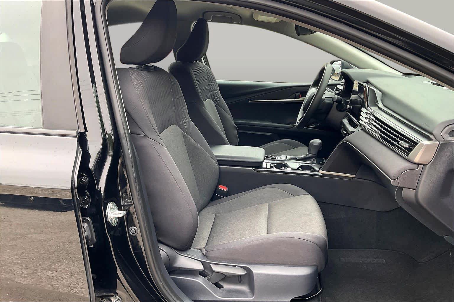Used 2025 Toyota Camry LE FWD image 9