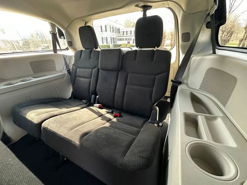 Used 2019 Dodge Grand Caravan SE w/ UConnect Hands-Free Group image 19