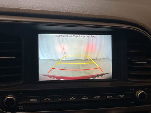 Used 2019 Hyundai Elantra SEL image 17