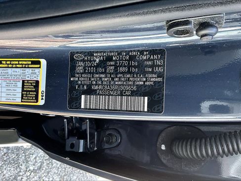 Used 2024 Hyundai Venue Limited image 34