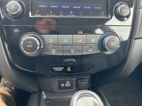 Certified 2020 Nissan Rogue S image 53