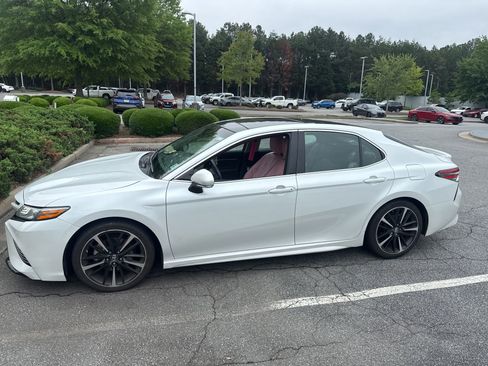 Used 2018 Toyota Camry XSE FWD image 4