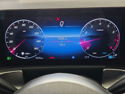 Used 2025 Mercedes-Benz GLB 250 4MATIC image 37