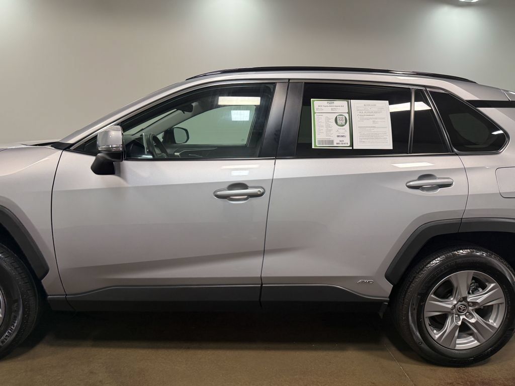 Used 2025 Toyota RAV4 XLE AWD/4WD image 37