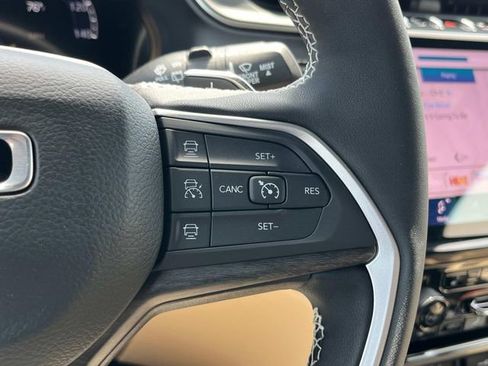 New 2025 Jeep Grand Cherokee Limited w/ Luxury Tech Group II AWD/4WD image 12
