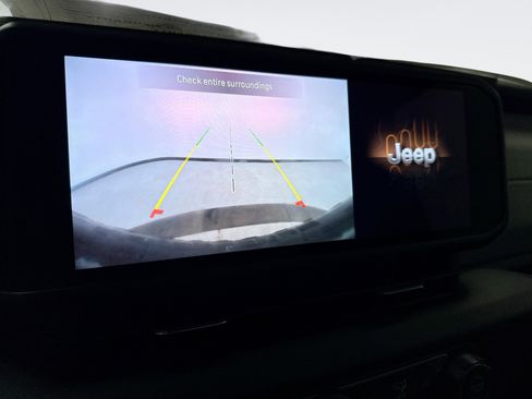 Used 2024 Jeep Wrangler Unlimited image 15