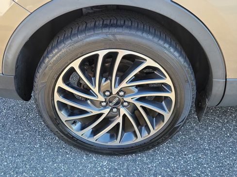 Used 2019 Lincoln Nautilus Reserve image 5