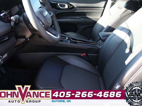 Used 2025 Jeep Compass Latitude w/ Altitude Special Edition image 24